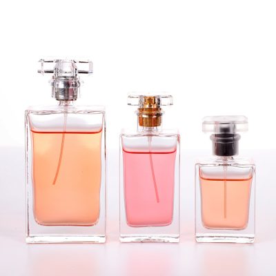 Empty glass perfume bottles with spray (1)