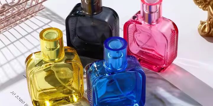 Modern Luxury Transparent Colored Glass Perfume Bottle for Wholesale