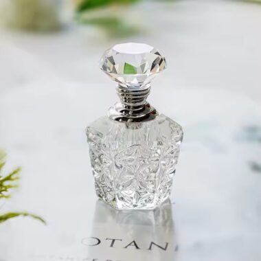 Elegant Clear Crystal Perfume Bottle for Wedding Gift Packaging