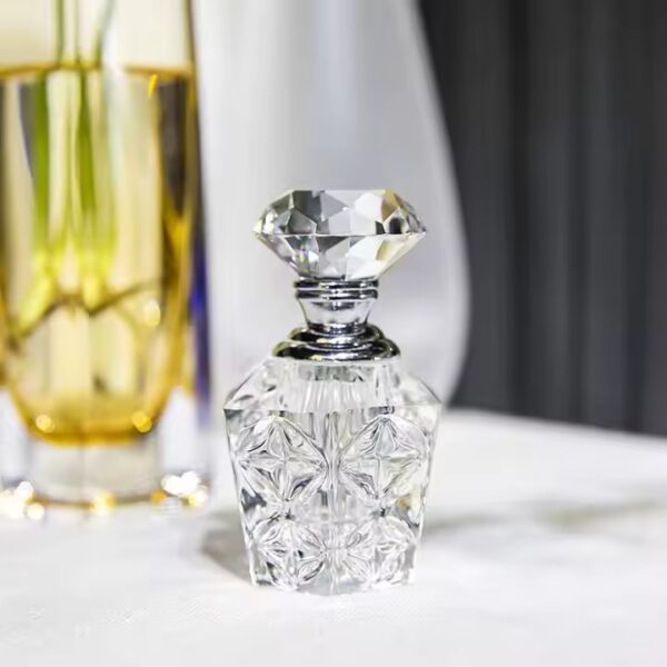 Elegant Clear Crystal Perfume Bottle for Wedding Gift Packaging