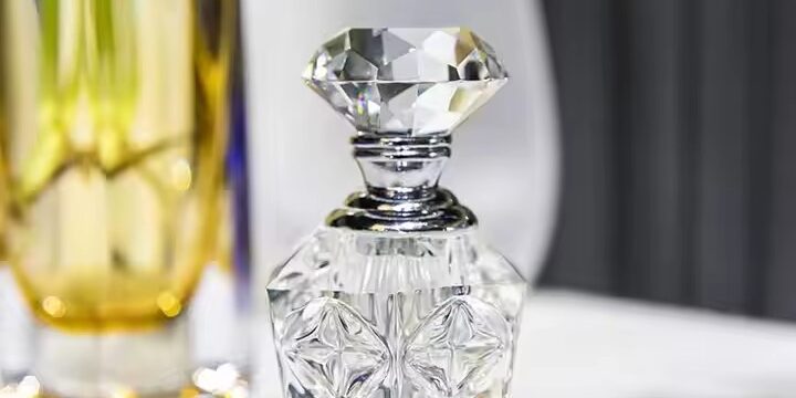 Elegant Clear Crystal Perfume Bottle for Wedding Gift Packaging