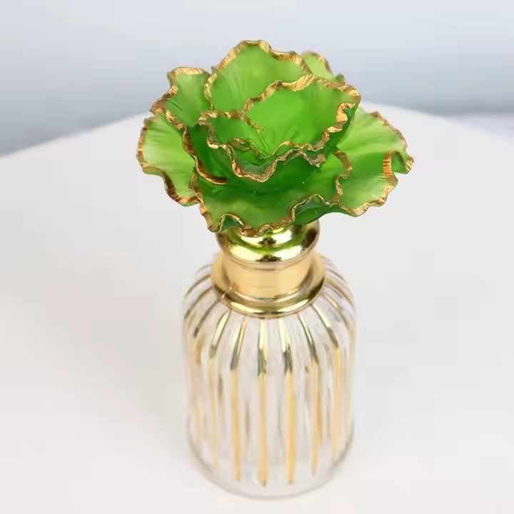 Unique Glass Perfume Bottle with Decorative Flower Cap for Elegant Packaging