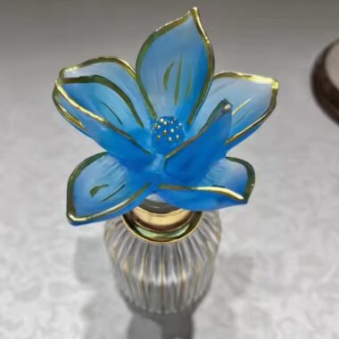 Unique Glass Perfume Bottle with Decorative Flower Cap for Elegant Packaging