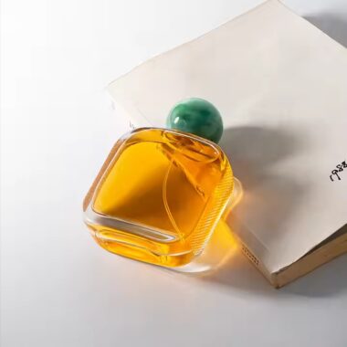 New Luxury Square Glass Perfume Bottle with Trendy Design for Fragrance Brands