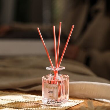 diffuser bottle with lid for aromatherapy