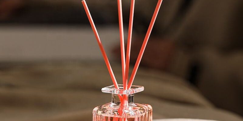 diffuser bottle with lid for aromatherapy