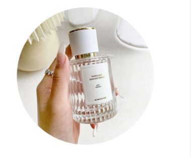   clear glass perfume spray bottle 