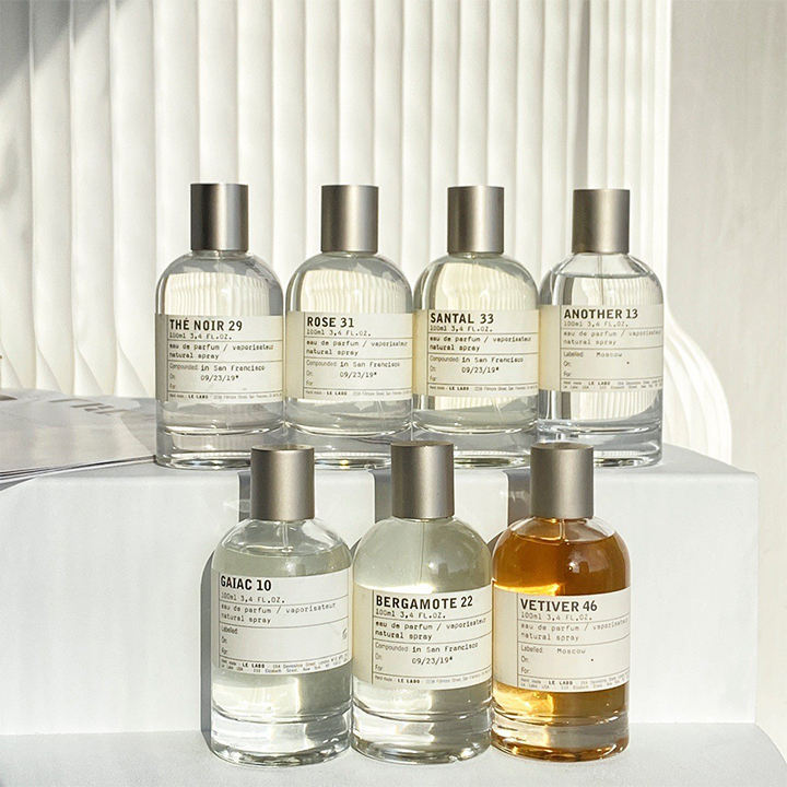 50ml round transparent glass perfume bottleFactory wholesale 50ml round transparent glass perfume bottle with spray pump, ideal for laboratory and fragrance brand packaging.