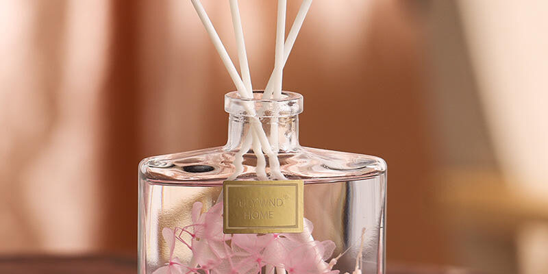 Luxury glass aromatherapy bottle