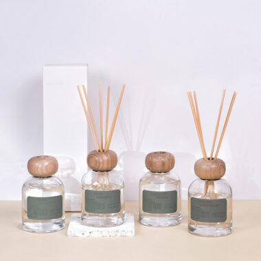 aromatherapy reed diffuser with wooden cap