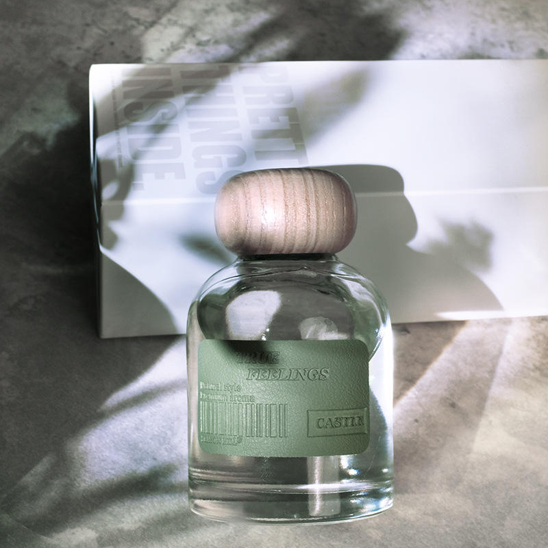 aromatherapy reed diffuser with wooden cap