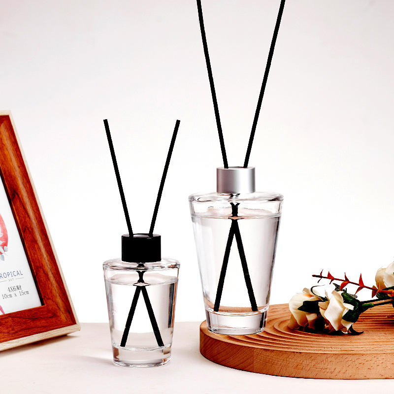 Transparent glass aromatherapy diffuser bottle