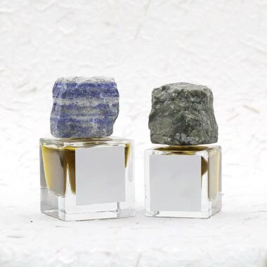 Luxury curved clear glass perfume bottle with stone-style cap