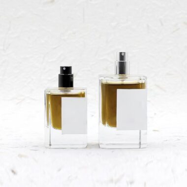 Luxury curved clear glass perfume bottle with stone-style cap