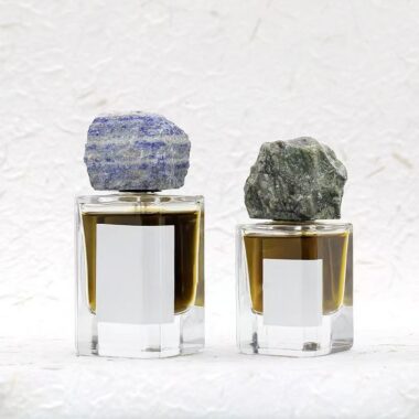 Luxury curved clear glass perfume bottle with stone-style cap