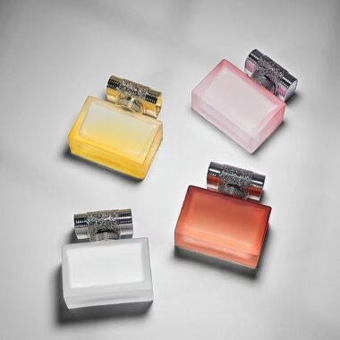 Elegant luxury refillable transparent clear glass perfume bottle