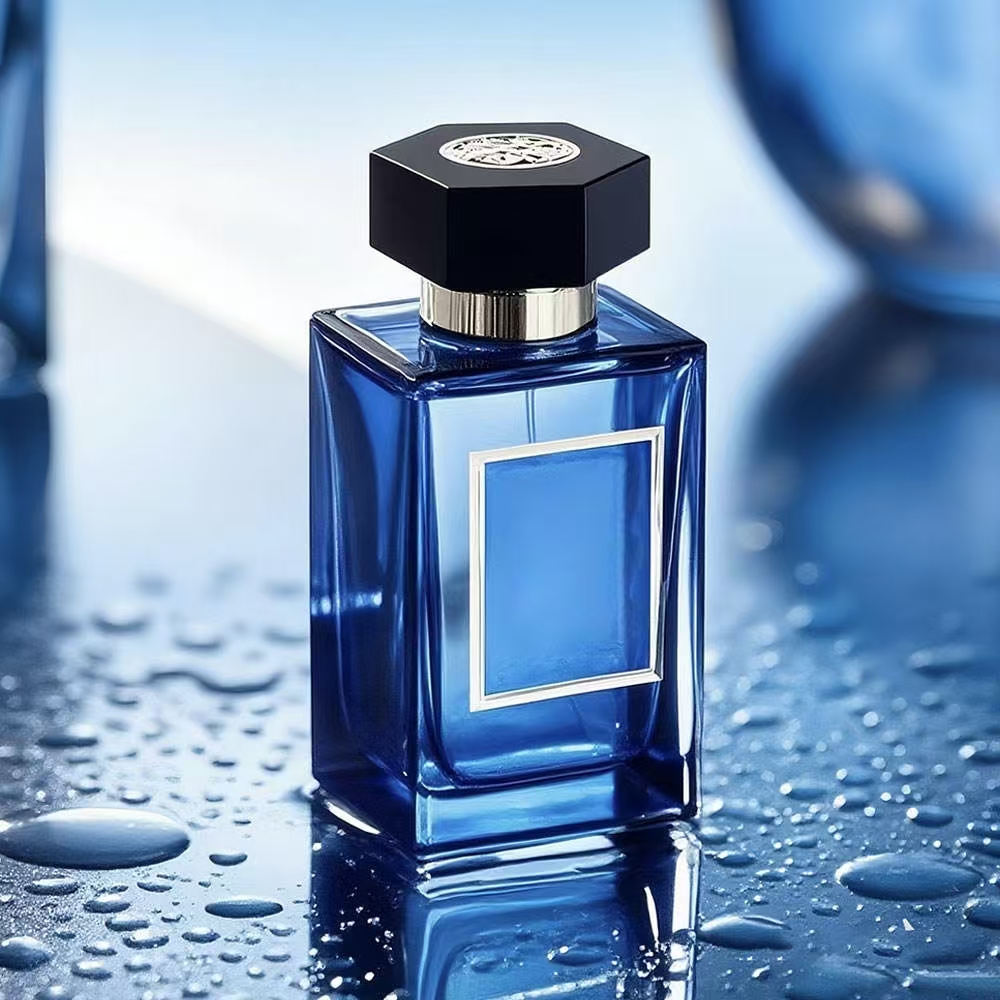 Luxury transparent glass perfume bottle with elegant sprayer