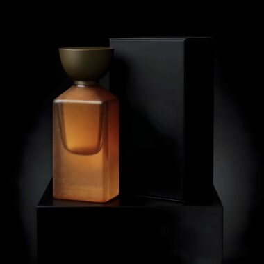 Luxury men’s square glass perfume bottle with wood cap