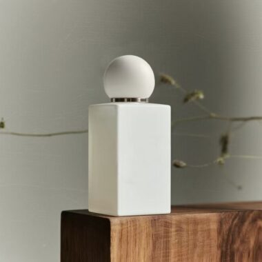 Modern frosted glass perfume bottle with high-quality sprayer