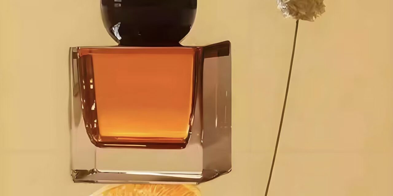 High-quality women’s clear glass perfume bottle with spray pump