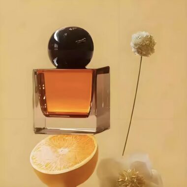 High-quality women’s clear glass perfume bottle with spray pump